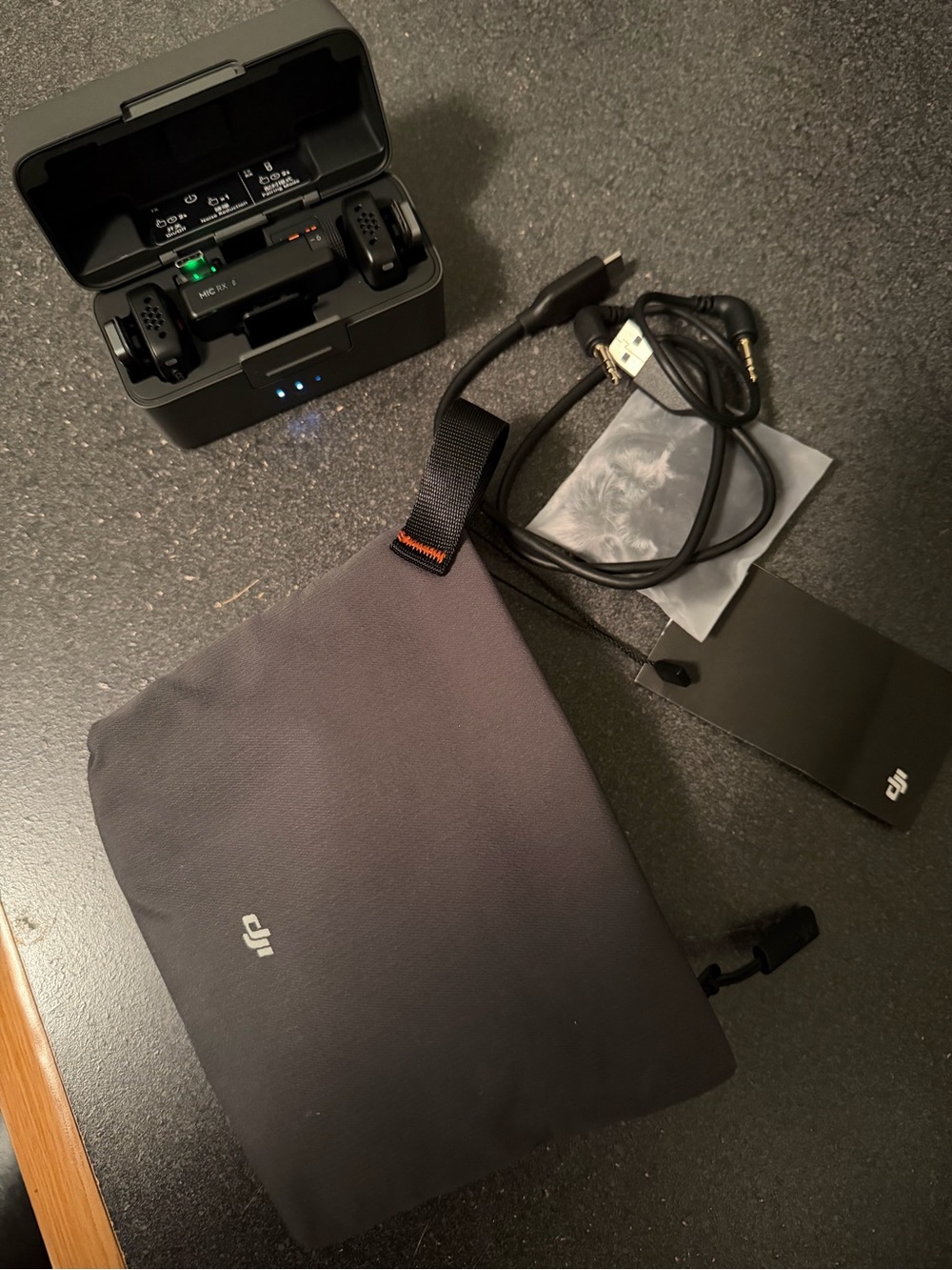 DJI Mic Mini 2 transmitters 1 receiver charging case